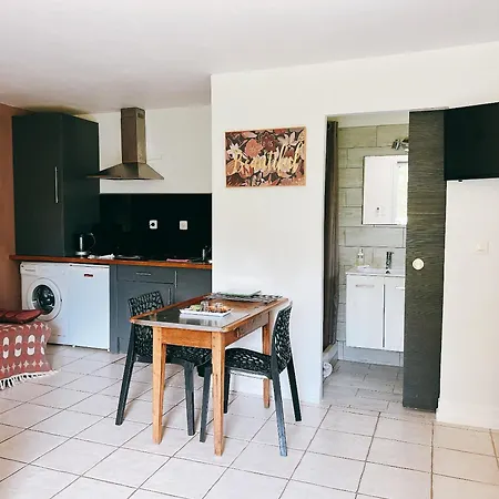 Casamacce Climatise Avec Terrasse, Small Comfortable Free Parking, Air-conditioned & Wifi Корт