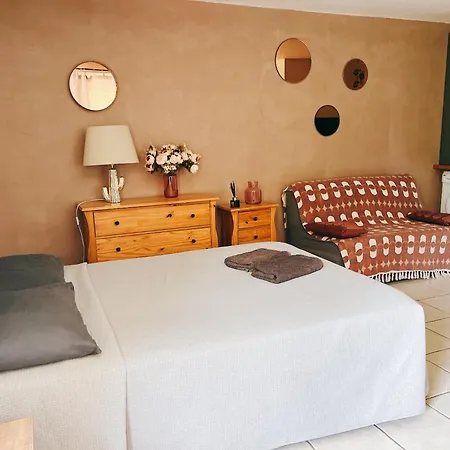 Casamacce Climatise Avec Terrasse, Small Comfortable Free Parking, Air-conditioned & Wifi Апартаменты