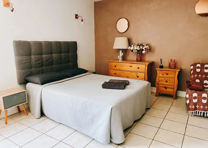 Apartmán Casamacce Climatise Avec Terrasse, Small Comfortable Free Parking, Air-conditioned & Wifi *