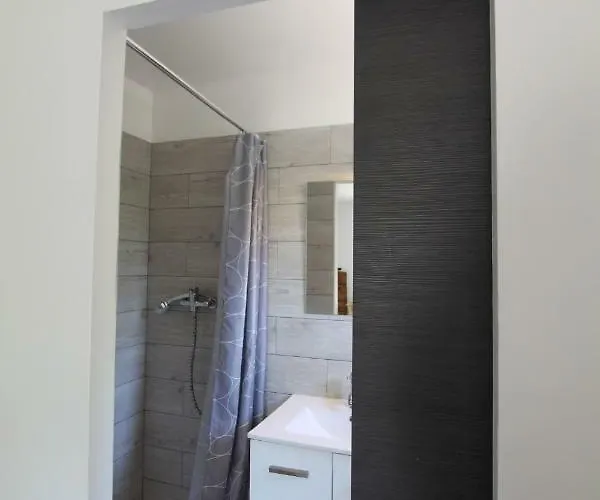 Casamacce Climatise Avec Terrasse, Small Comfortable Free Parking, Air-conditioned & Wifi Corte (Corsica)