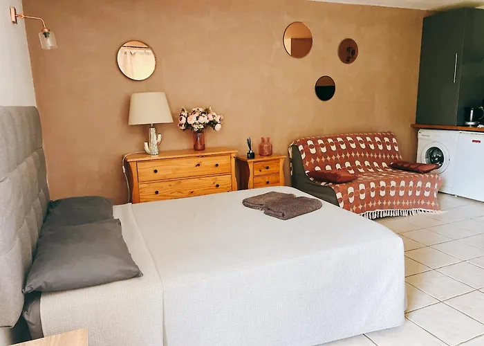 Casamacce Climatise Avec Terrasse, Small Comfortable Free Parking, Air-conditioned & Wifi Lejlighed